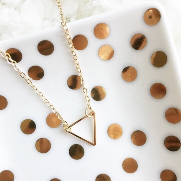 RESTOCKED ✨ triangle minimalist necklace gold - Picture 2 of 2